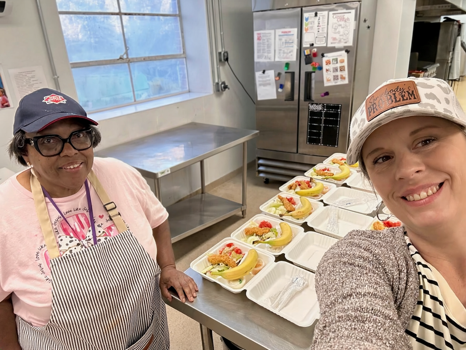 roxanna%20and%20Kathy%20prepping%20meals.png